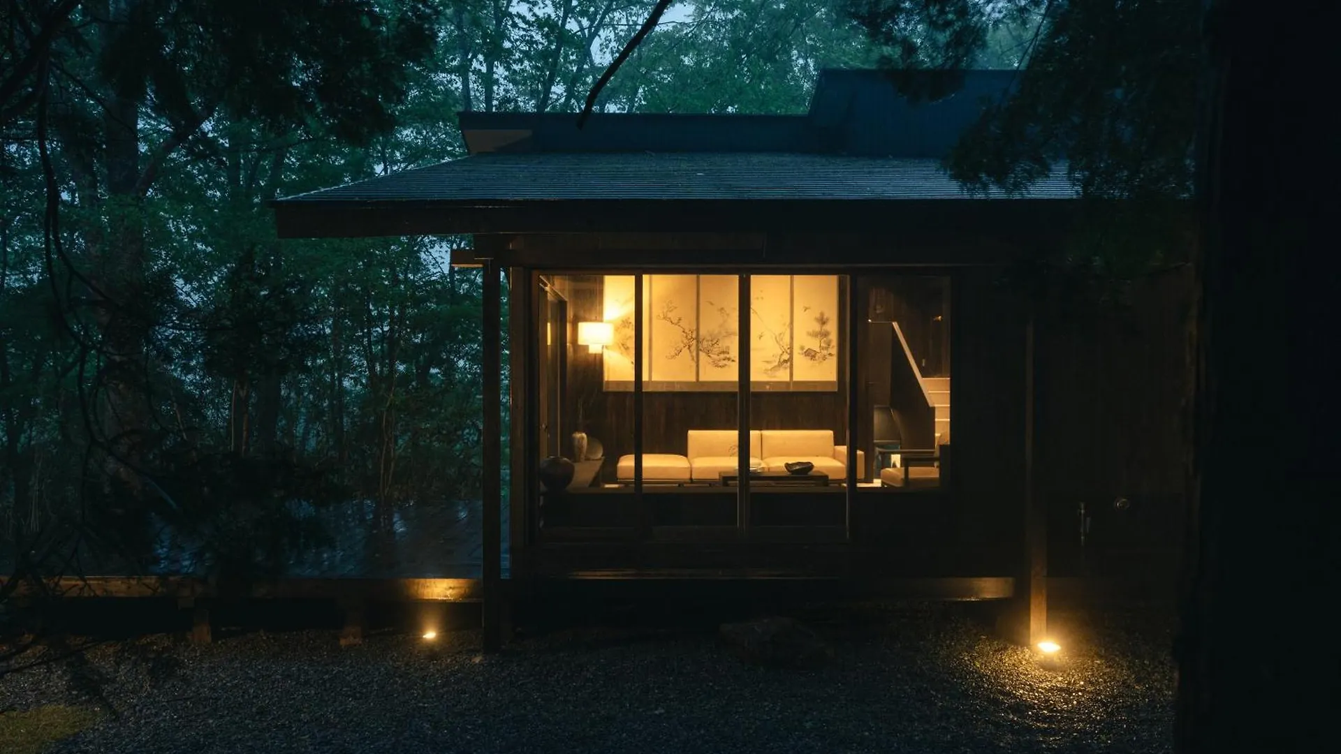 高台の森に佇むモダニズム建築 露天風呂 サウナ 檜風呂 Enn Hakone Villa