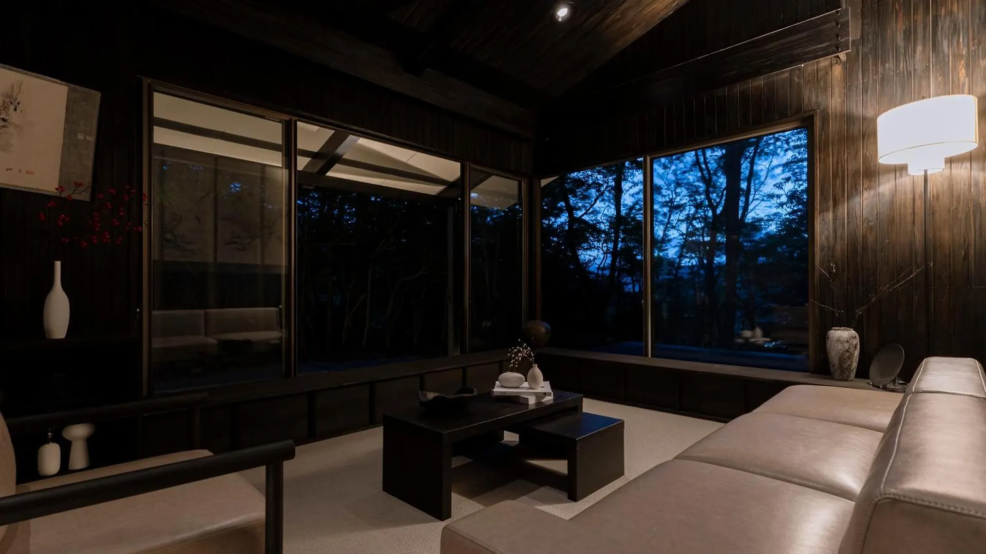 高台の森に佇むモダニズム建築 露天風呂 サウナ 檜風呂 Enn Hakone Villa