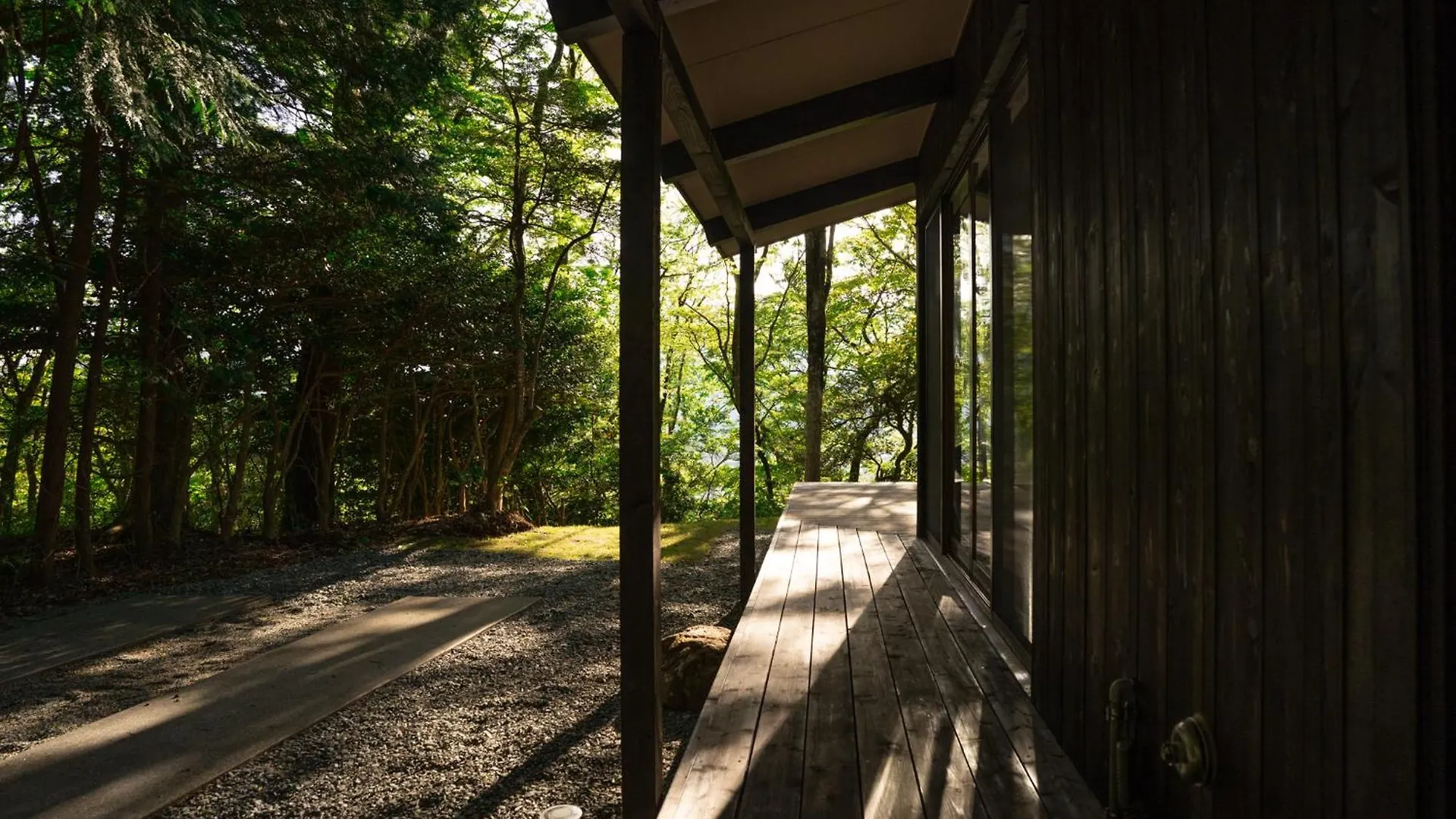高台の森に佇むモダニズム建築 露天風呂 サウナ 檜風呂 Enn Hakone Villa